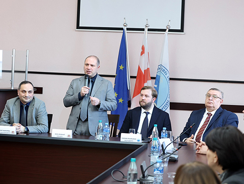 განათლების რეფორმის განხილვა უნივერსიტეტში